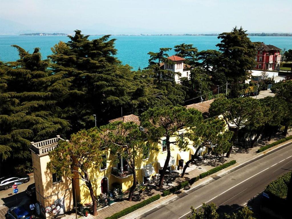 Casa Giulietta Hotell Desenzano del Garda Exteriör bild