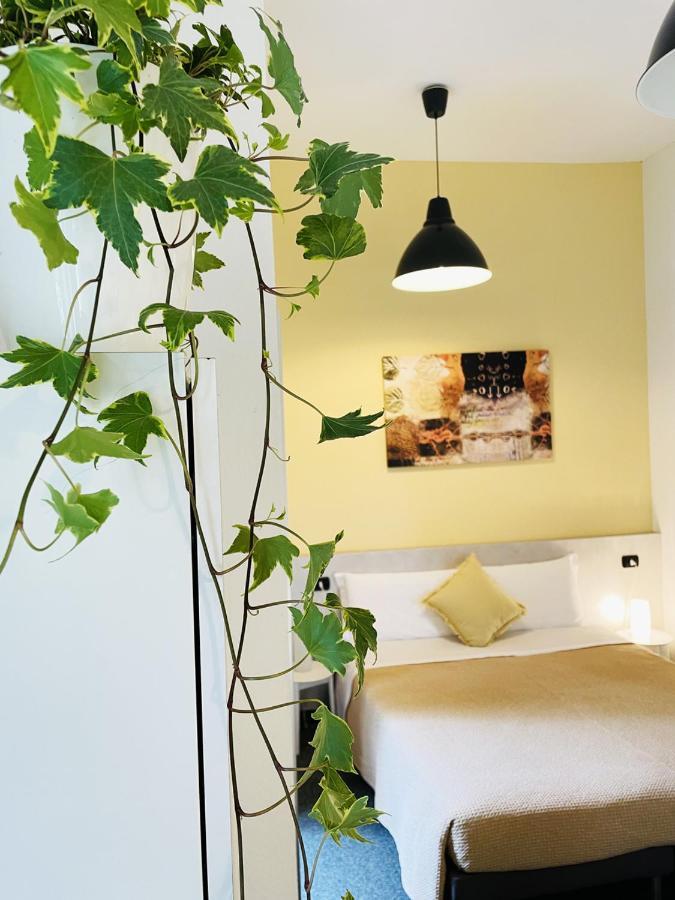 Casa Giulietta Hotell Desenzano del Garda Exteriör bild