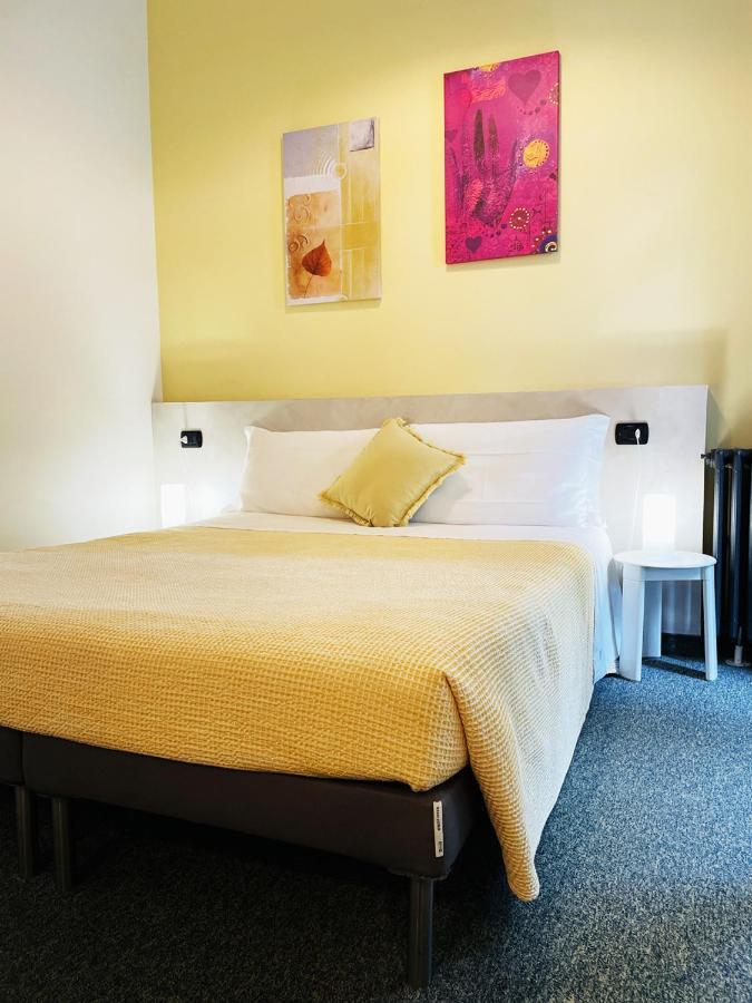 Casa Giulietta Hotell Desenzano del Garda Exteriör bild