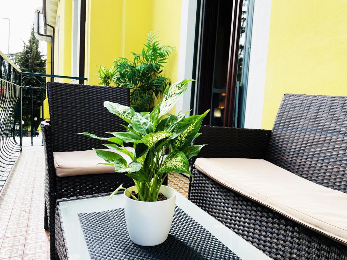 Casa Giulietta Hotell Desenzano del Garda Exteriör bild