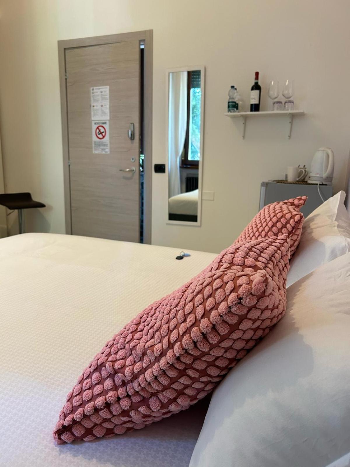 Casa Giulietta Hotell Desenzano del Garda Exteriör bild